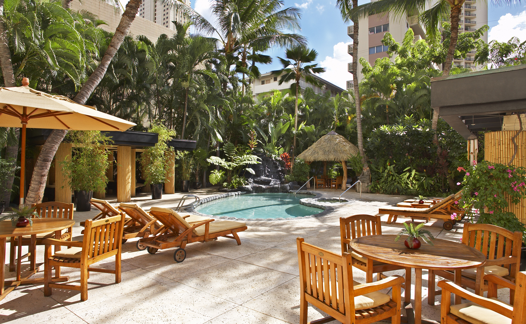 Aqua_Bamboo_Waikiki_Pool_Outer_Sanctuary.jpg