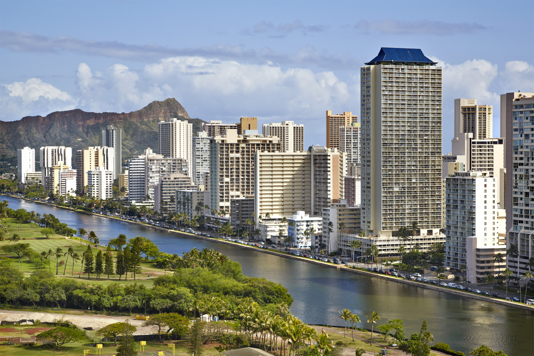 Aqua_Skyline_at_Island_Colony_Exterior_Horizontal.jpg